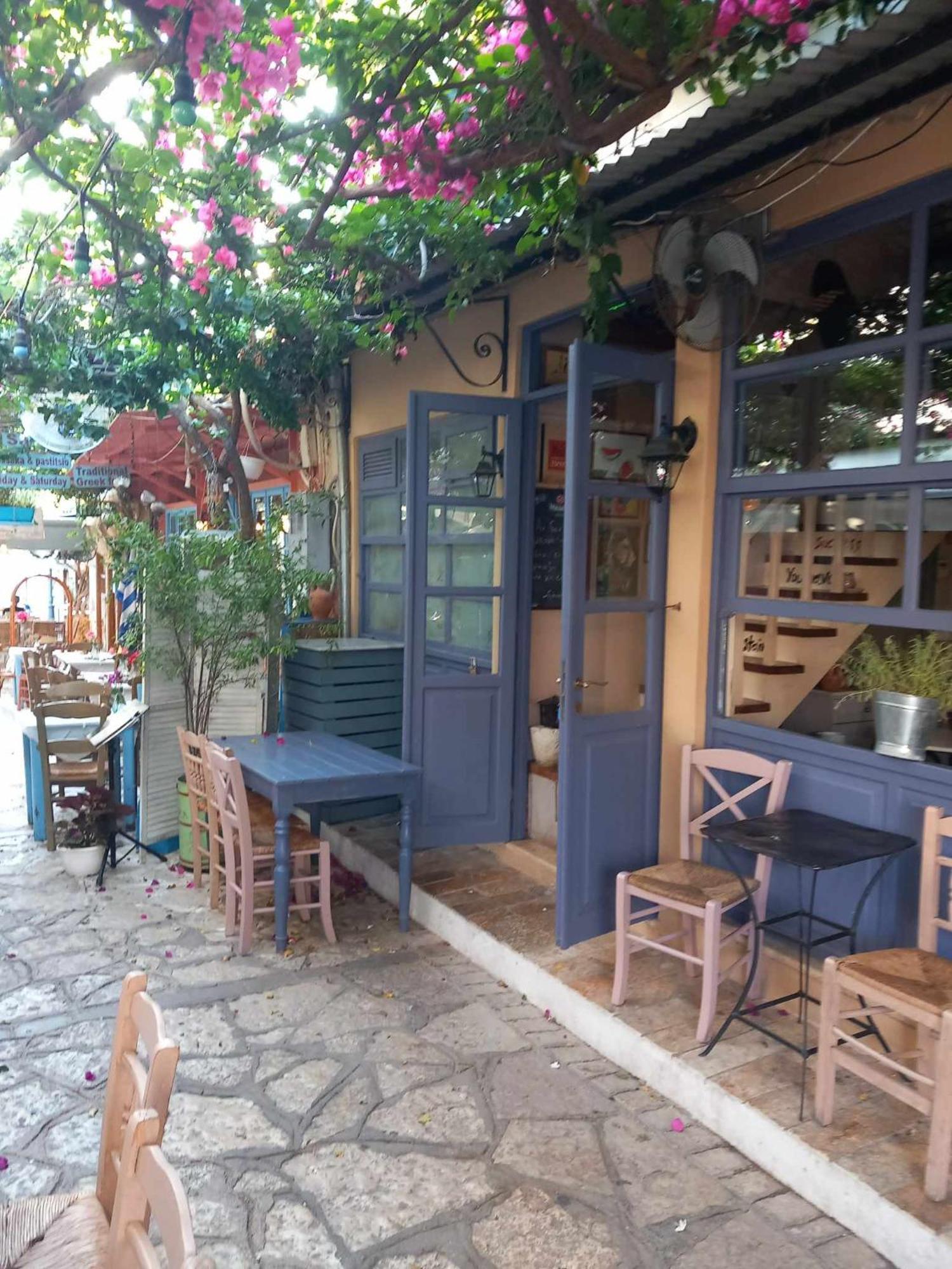 Spiros Home เปรเวซา ภายนอก รูปภาพ